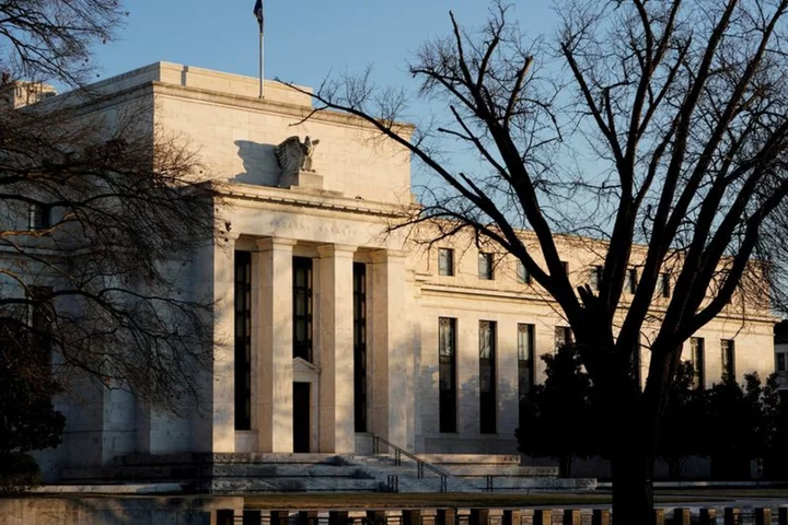 Fed reverse repos fall under $1 trillion for first time since August 2021
