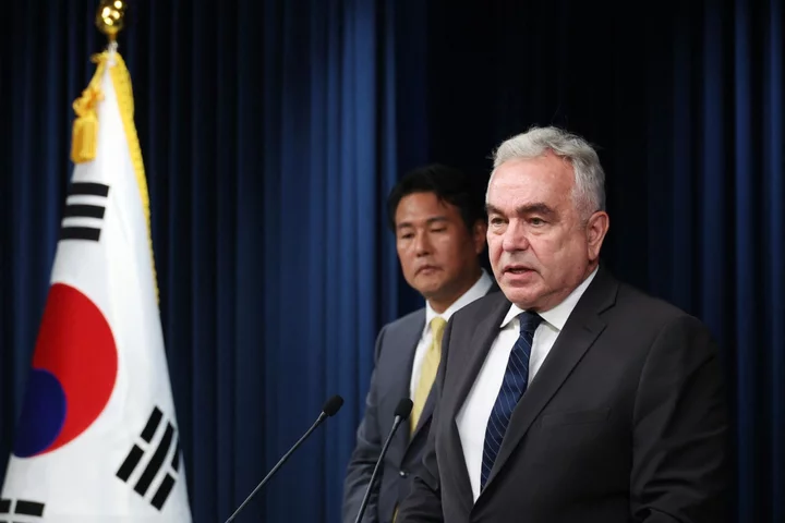 US to Set Up Hotline With Japan and South Korea, Campbell Says