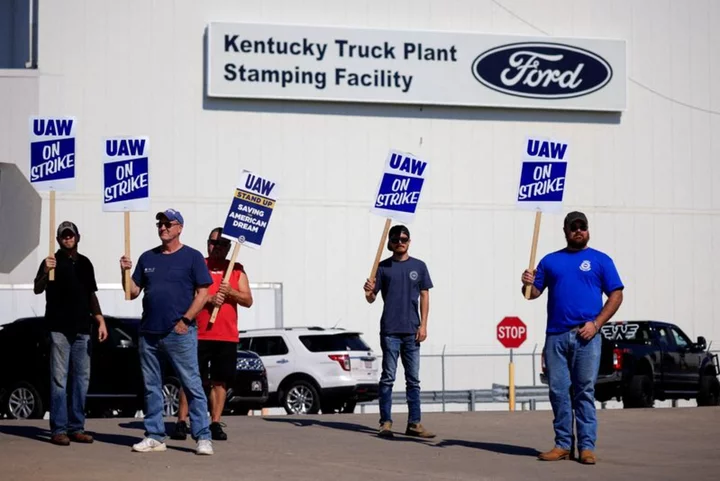 Ford, UAW negotiators reach labor deal - CNBC