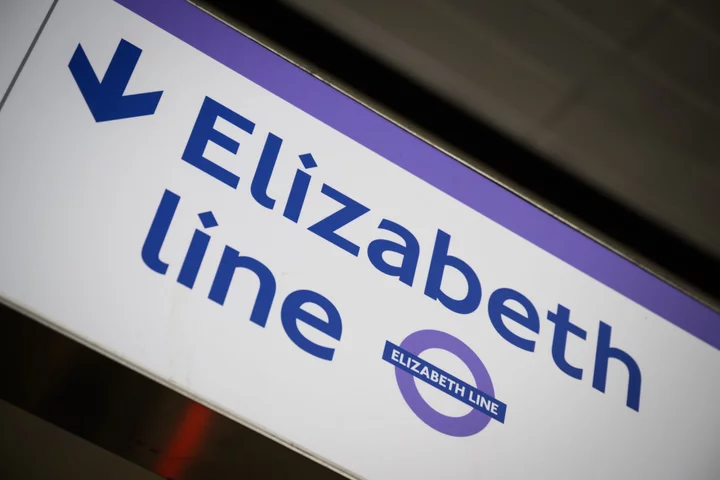 London’s Heathrow Has Manic Monday as Rail Links Fail