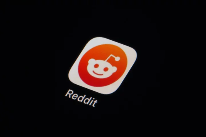 Thousands of Reddit communities go dark to boycott third-party app charges