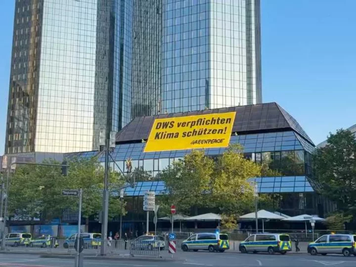 Greenpeace activists climb Deutsche Bank HQ in climate protest