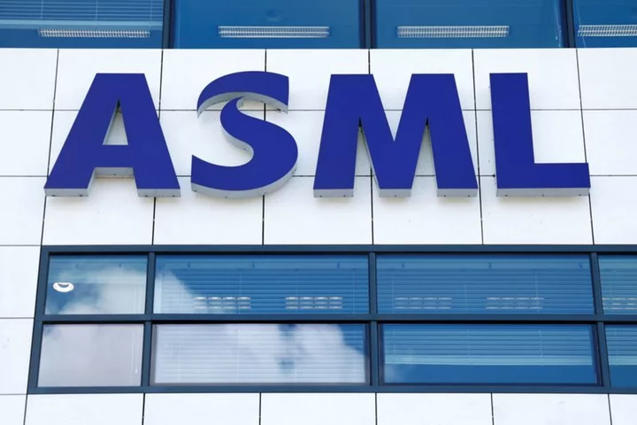 ASML to hire 100 researchers leaving Philips