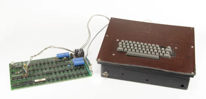 Early Apple computer that helped launch $3T company sells at auction for $223,000