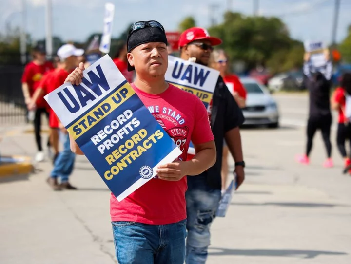 UAW, automakers resume labor talks; Stellantis hikes wage offer