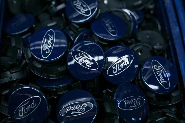 Ford to Cut Hundreds of US Salaried Workers to Lower Costs