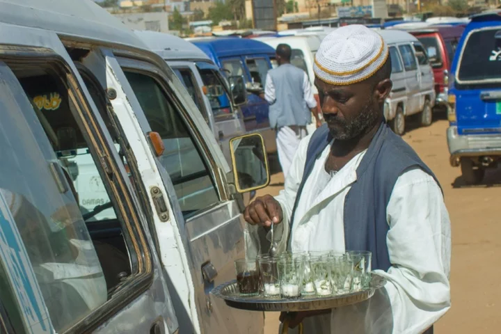 Sudanese start small businesses to survive war