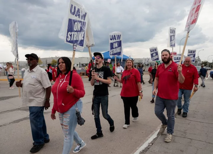 UAW, Detroit Three automakers try to reach deal before strike widens