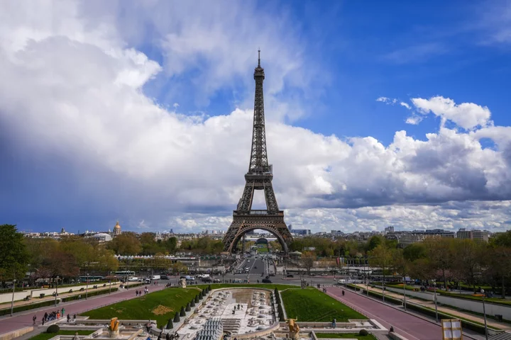 Eiffel Tower Evacuated, Bomb Teams Sent In After Security Threat
