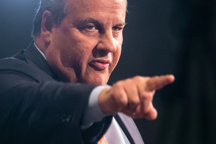 Christie Says He Will Qualify for GOP Debate to Take on Trump