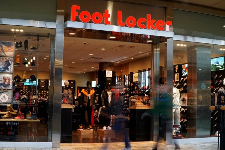 Foot Locker slumps as weak demand, heavy discounts drive annual forecast cut