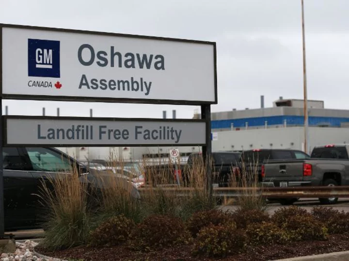 Canadian autoworkers go on strike at GM plants