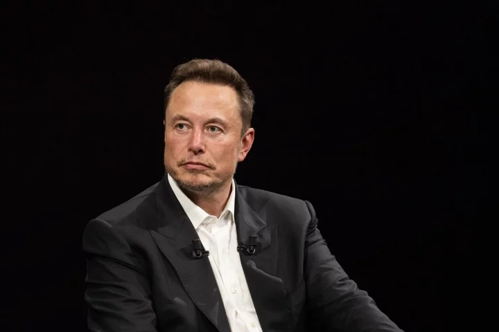 Musk Claims Lawyers Overbilled in Fight to Make Him Buy Twitter