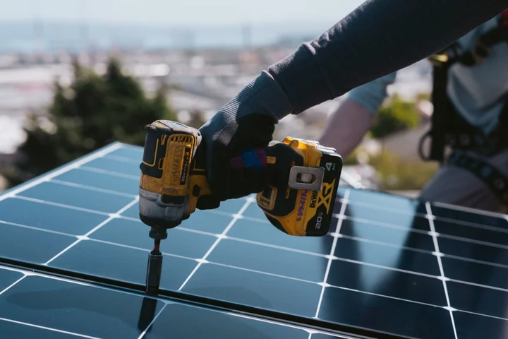 California Cuts Rooftop Solar Credits for Apartments and Schools