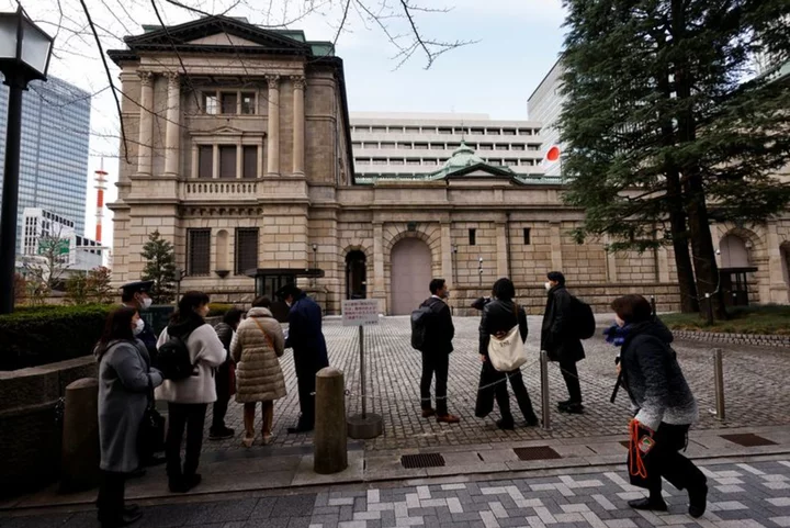 Japan's govt, central bank debate deflation risk, role in keeping wage hikes