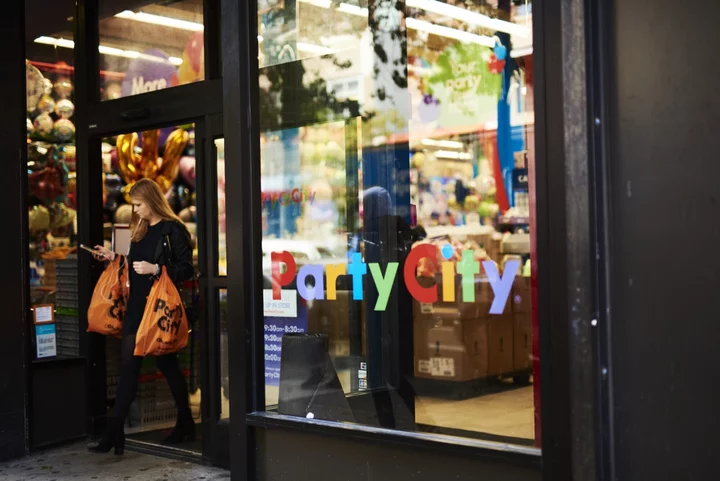 Party City, Creditors In Talks to Spin Off Balloon Business