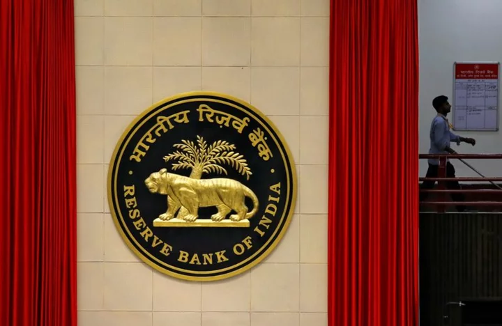 India central bank keeps key rate steady; signals tight liquidity