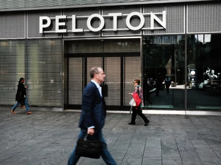 Peloton stock plunges after 20,000 members canceled subscriptions while waiting for recall