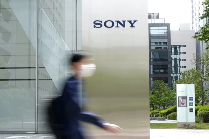 Sony Falls Most in a Year on Pessimism Over Smartphone Demand