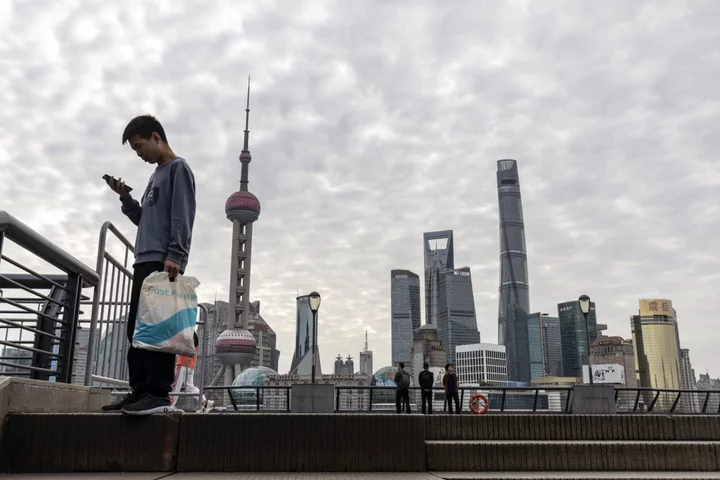 China Slips Back Into Deflation as Recovery Remains Fragile