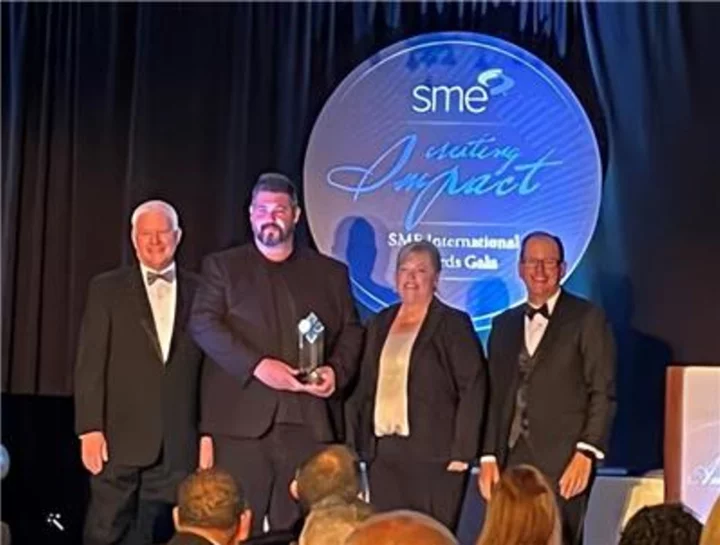 SME Presents Excellence in Manufacturing Training Award to Intek Plastics