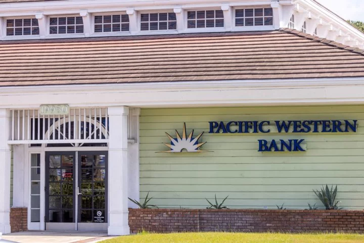 PacWest shares plunge after it reports drop in deposits