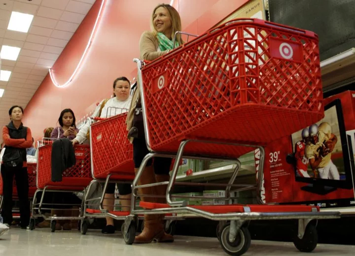 Target to hire 100,000 workers, offer huge discounts for holiday season