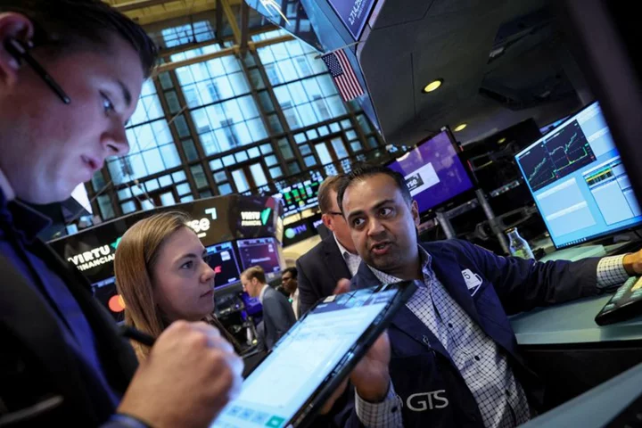Futures lackluster as investors wait for more earnings