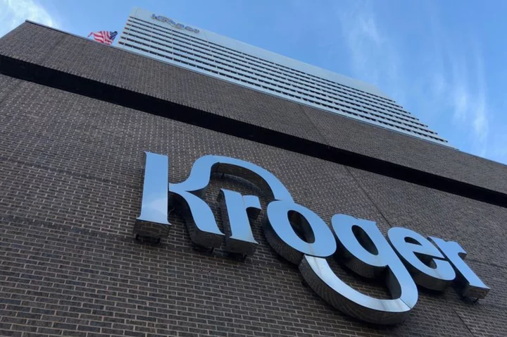 Kroger trims annual sales view on choppy grocery demand, lower prices