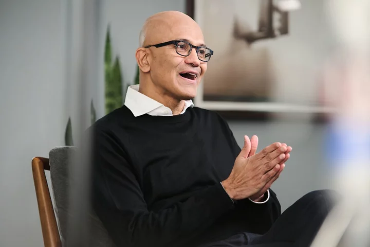 Microsoft CEO Signals Willingness to Have Altman Rejoin OpenAI