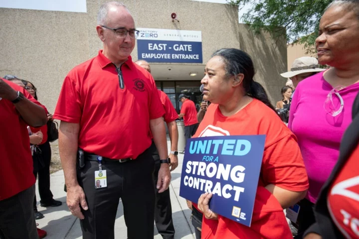 Biden calls for 'fair' contract as threat of US auto strike looms
