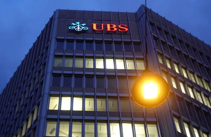 Shares in Swiss bank UBS hit highest since late 2008
