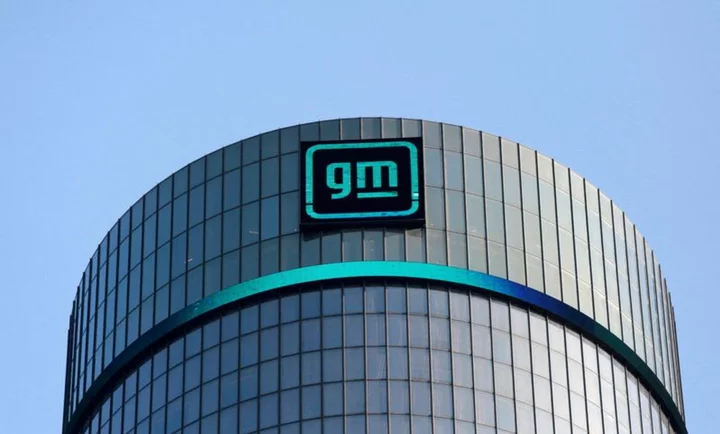 GM hires former Apple executive Abbott to lead software unit
