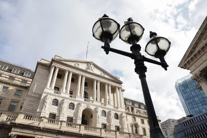 UK economy shows strains and gains, complicating BoE's job