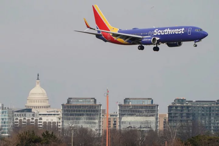 Southwest Airlines endorses plan to boost Washington Reagan flights