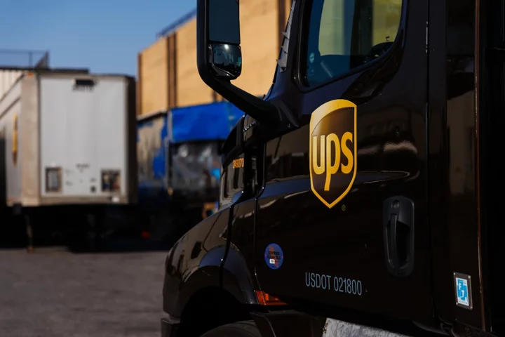 UPS Agrees to Ax Two-Tier Wage System in Win for Teamsters