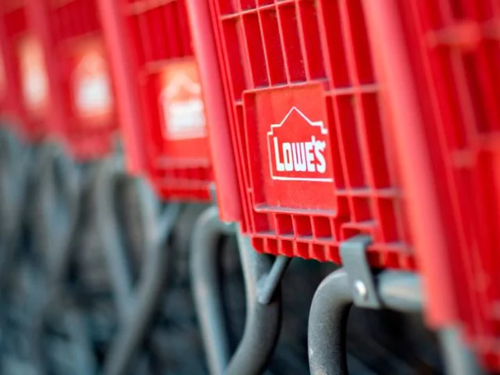 Lowe's rehires employee who tried to stop shoplifters
