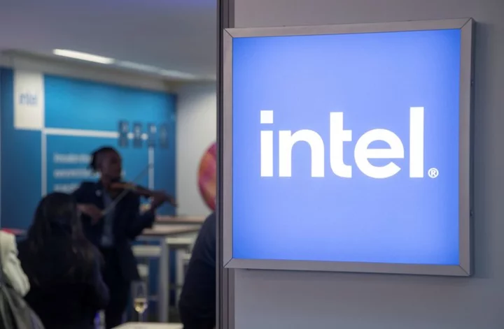 Intel says newest laptop chips, software will handle generative AI