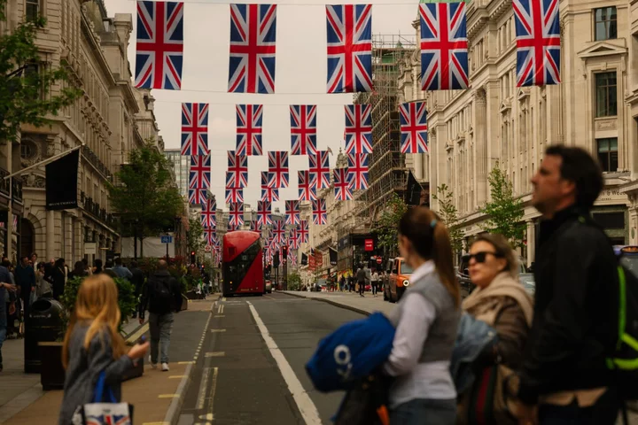 UK Economy Held Up Better Than Expected in Coronation Holiday