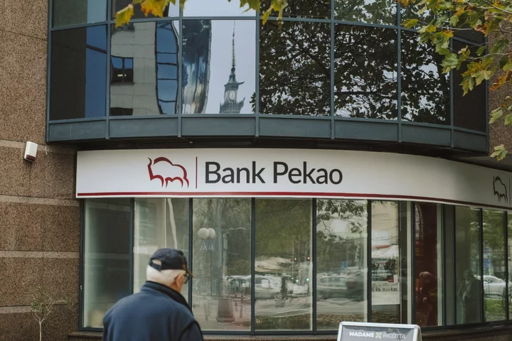 Polish State Fund PFR Seeks Higher Dividend From Pekao Bank