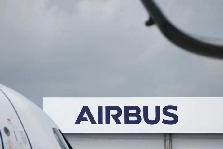 Airbus to handle some A380 repairs after wing-spar cracking