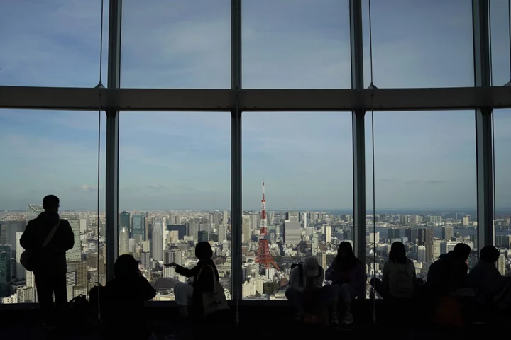 Japan Banks Retain Gains as Investors Assess BOJ’s Yield Control