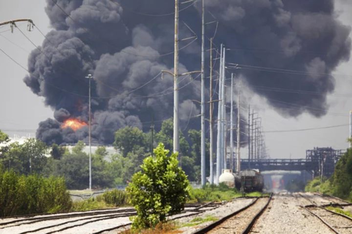 Fire at Louisiana oil refinery sends tower of black smoke into the air, but no injuries reported