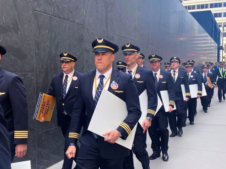 United Airlines pilot union wants to 'raise the bar' from Delta's contract