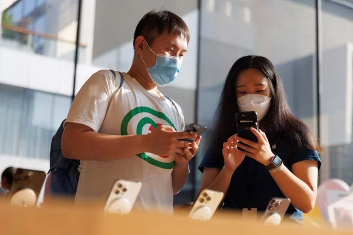 Chinese consumers cheer Apple's iPhone 15, others prefer Huawei