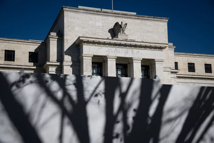 The Fed Isn’t Fully Taking Its ‘Foot Off the Pedal,’ Loomis Says