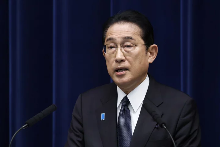 Japan’s Kishida Orders Temporary Tax Cuts Ahead of By-Elections