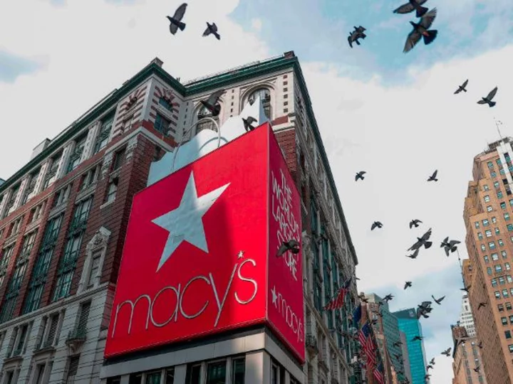 Macy's sounds the alarm on credit card delinquencies
