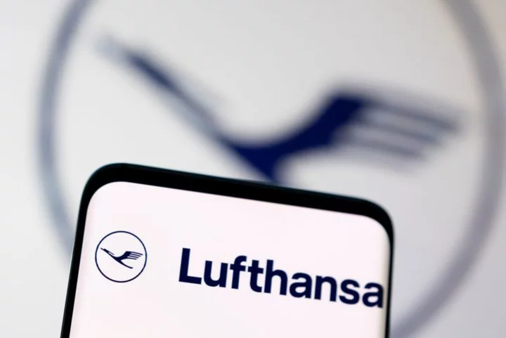 Lufthansa extends flight stop to Israel until Oct 22