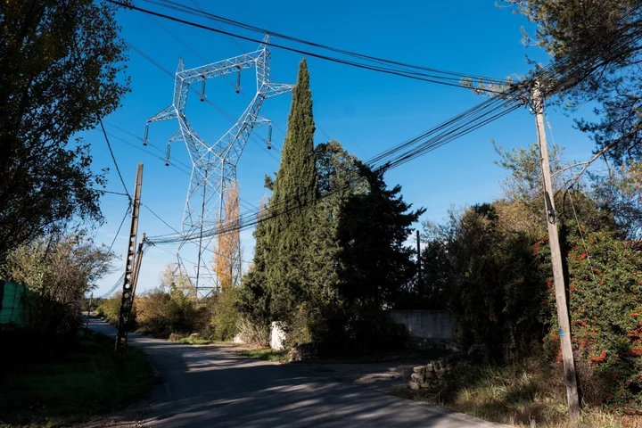 EU to Put Forward Plan for €584 Billion Overhaul of Power Grids